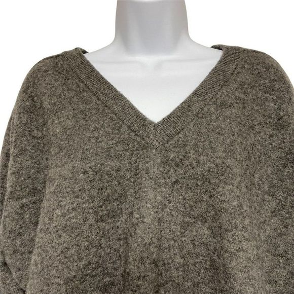 𝅺l .Etienne 100% Lambswool V-Neck Gray Sweater Size 2X /Women's  XL - Picture 2 of 8